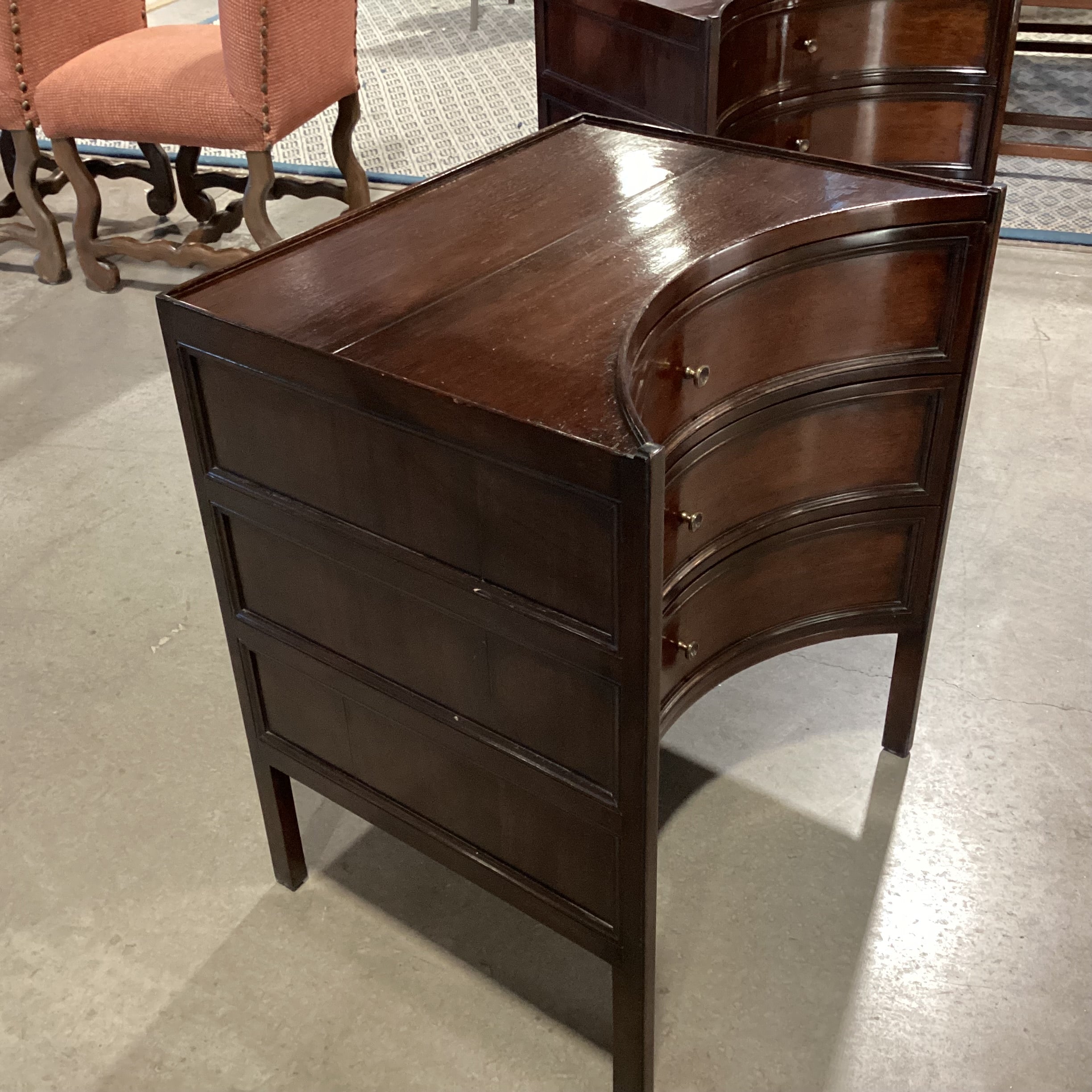 Dessin Fournir Handley Mahogany 3 Drawer Chest Nightstand 26"x 21"x 31"