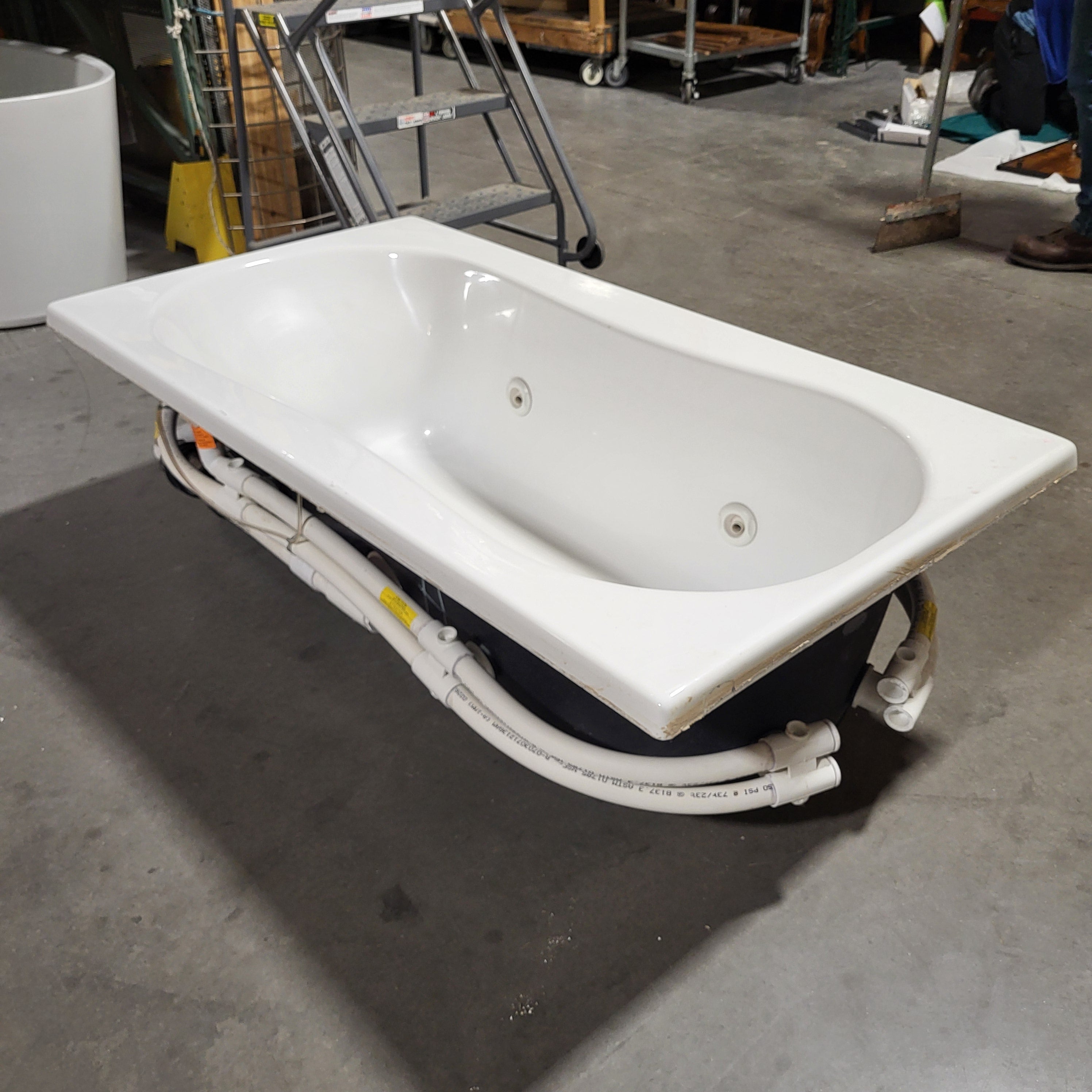 59"x 31.5"x 18" Kohler White Jetted Tub