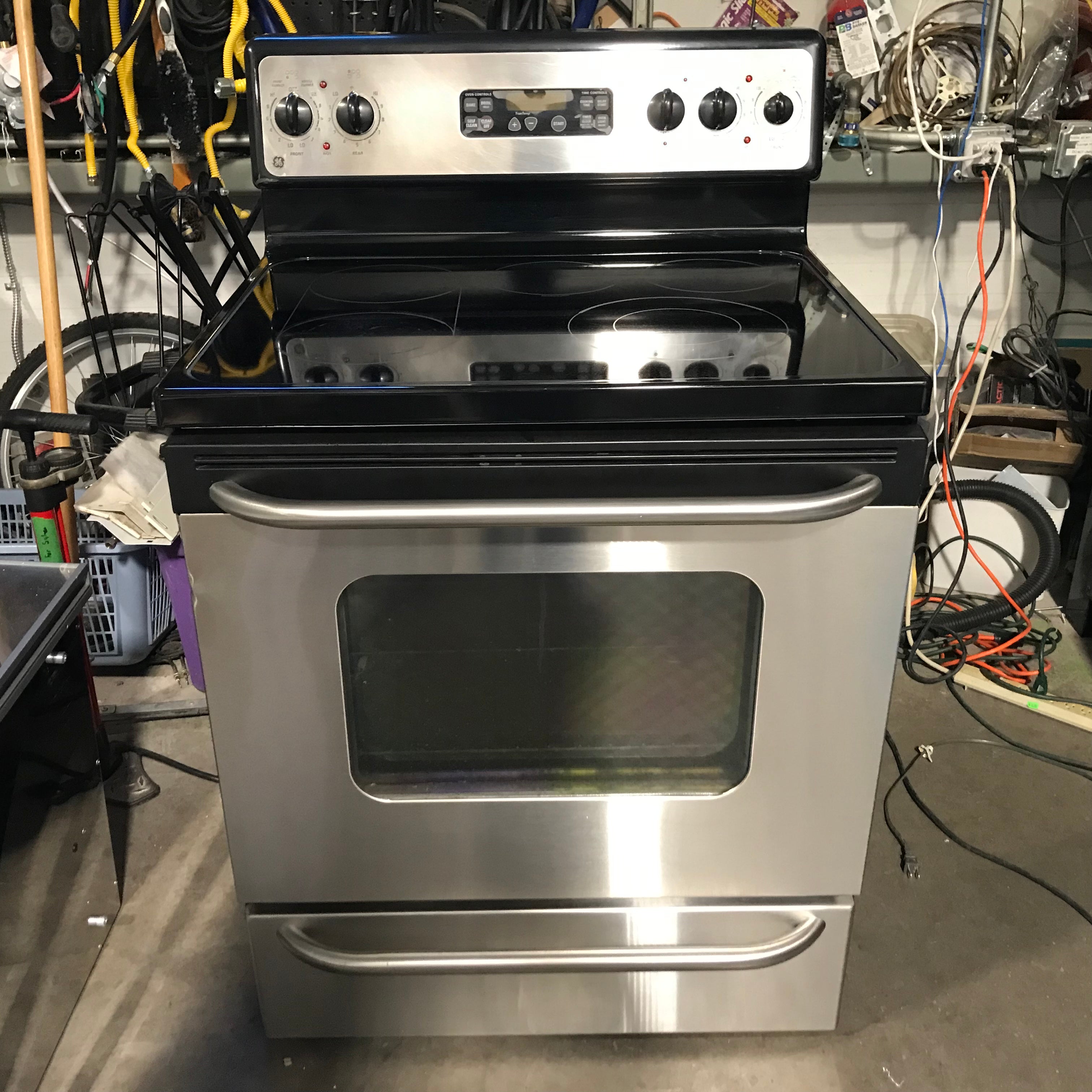 GE Stainless Steel 4-Burner, Warmer, Glass-Top Electric Range 30"x 26"x 47"