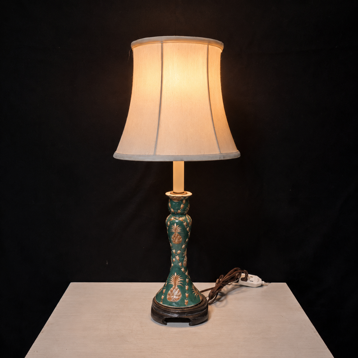 Circa 1960s Porcelian Chinoiserie Style Table Lamp 11"Dx24"