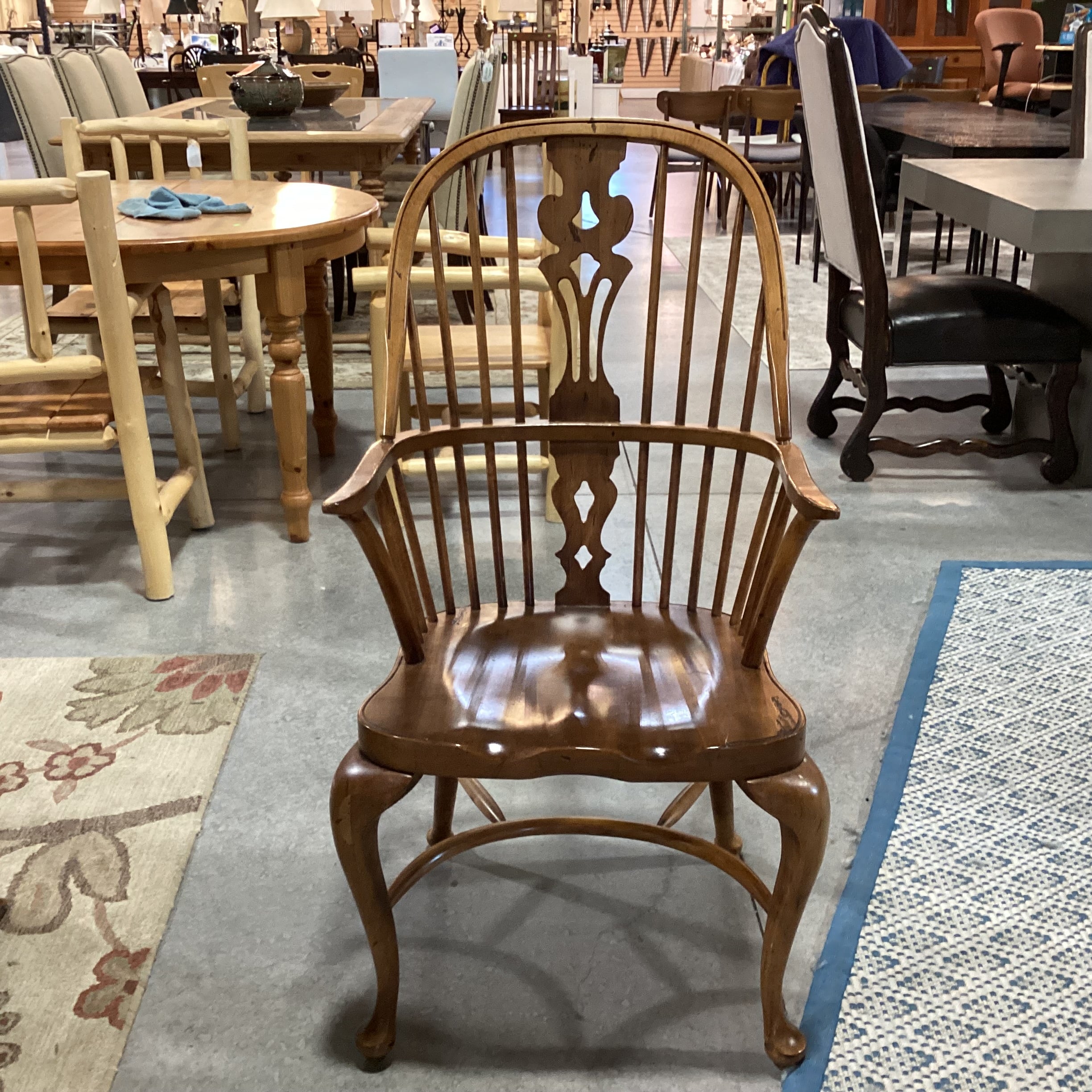 Ethan Allen Vintage Windsor Style Carved Distressed Wood 2 Leaf Table & 8 Chairs Dining Set 102"x 44.5"x  30"