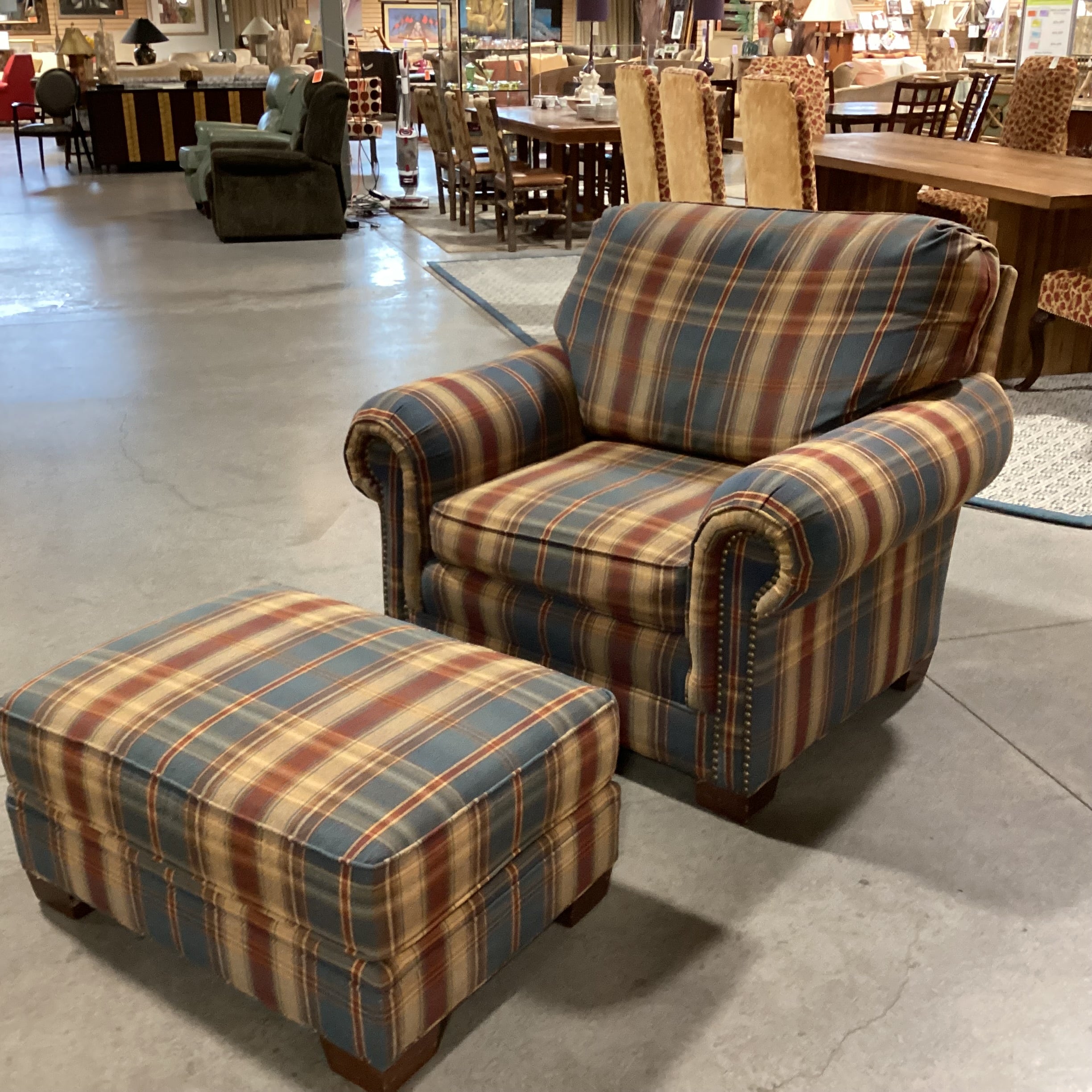Huntington House Tan Blue Red Plaid Nailhead with Ottoman Chair 44"x 38"x 38"