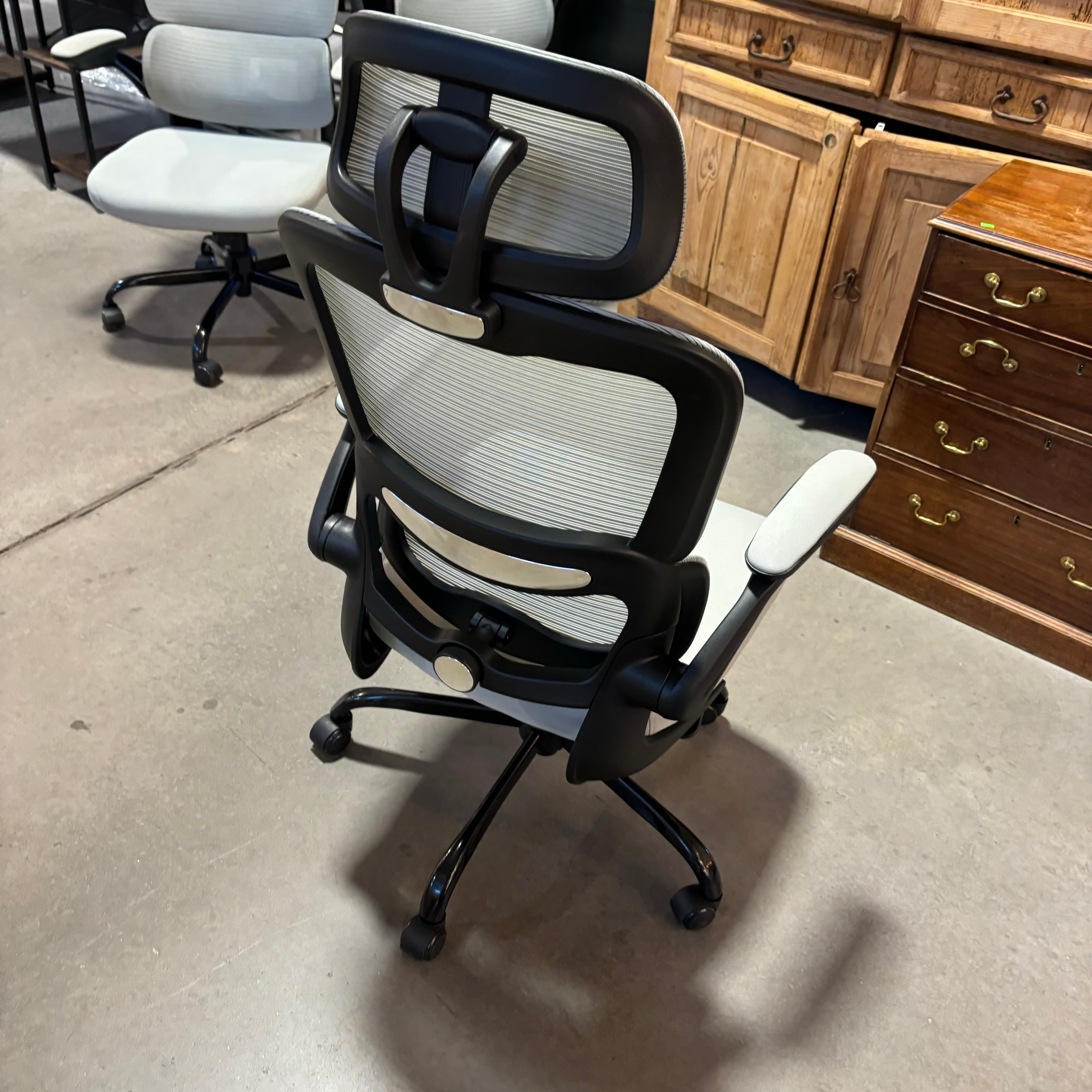 Grey Mesh Ergonomic Adjustable Height Office Chair 27"x 27"x 46" to 50"
