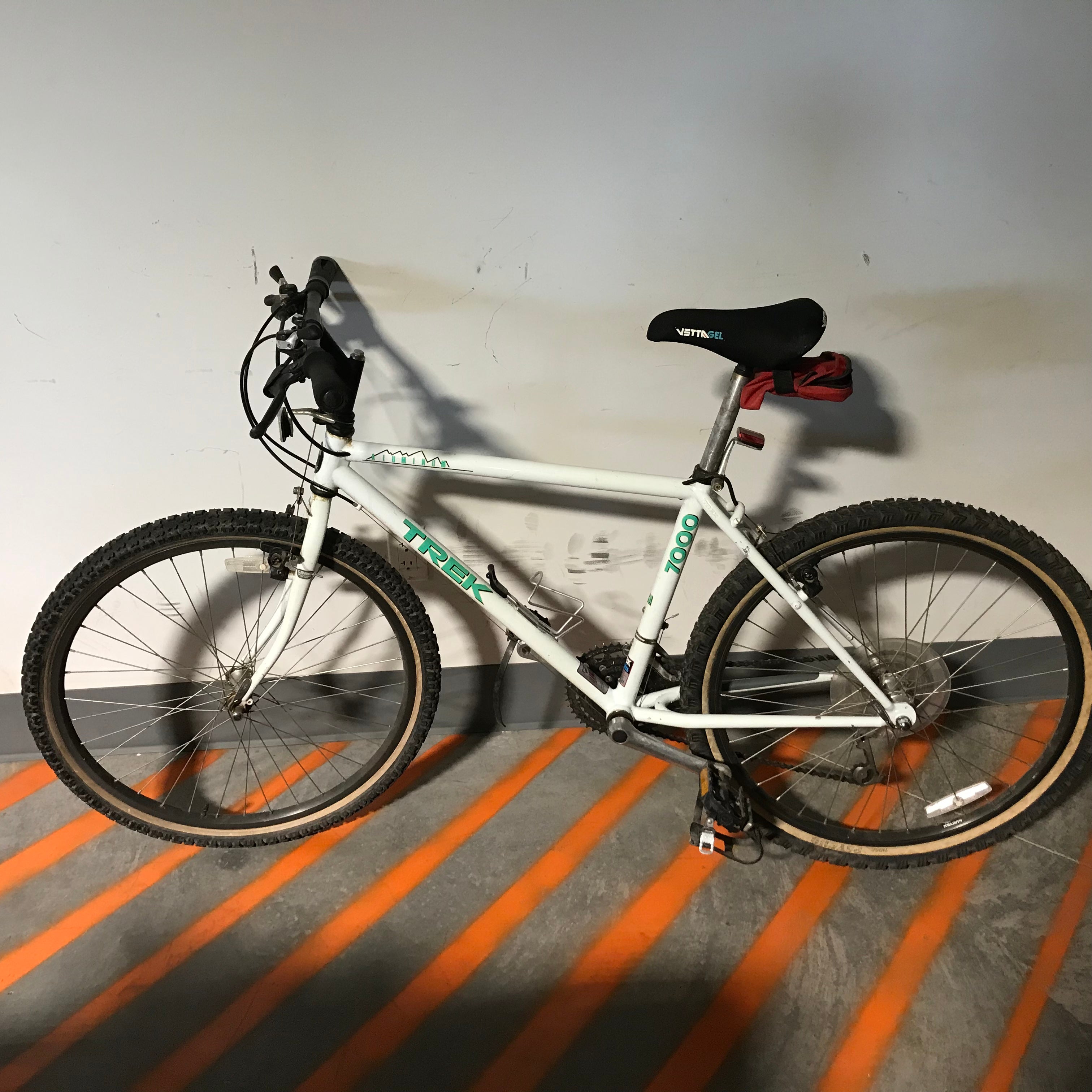 Trex 7000 White 21 Speed Mountain Bike 17"