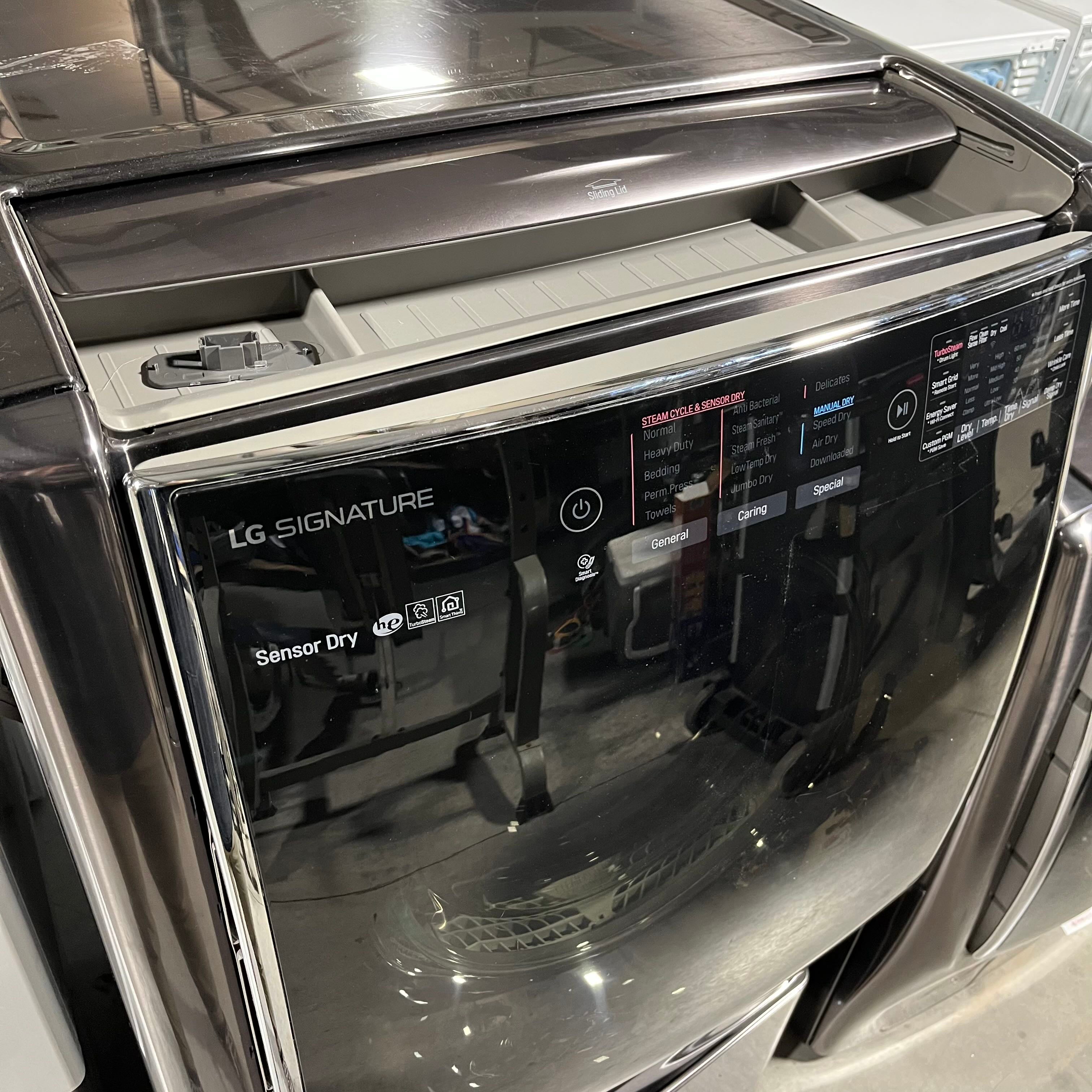 A423- LG Signature 9 cu.ft Black Stainless Large Capacity Vented Smart Electric Dryer DLEX9500K