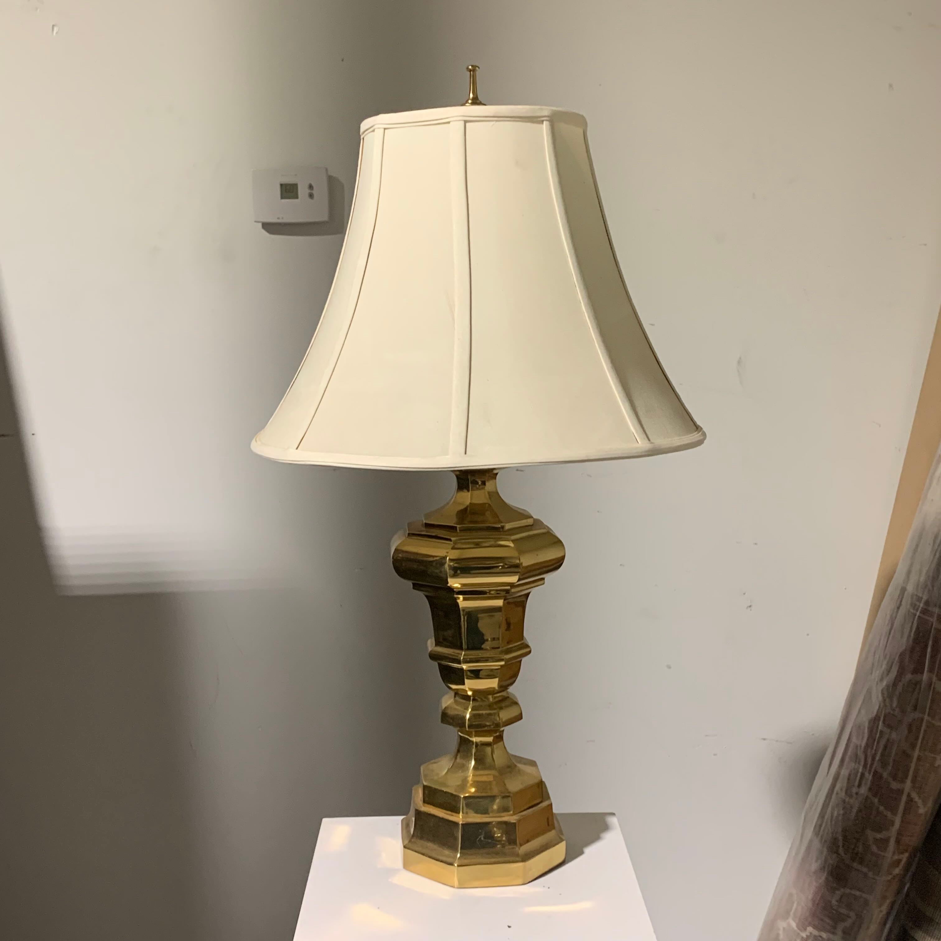 Appartement Hulpeloosheid Verbinding 17.5" Diameter x 30" Ethan Allen Brass Trophy Style Table Lamp — Habitat  Roaring Fork
