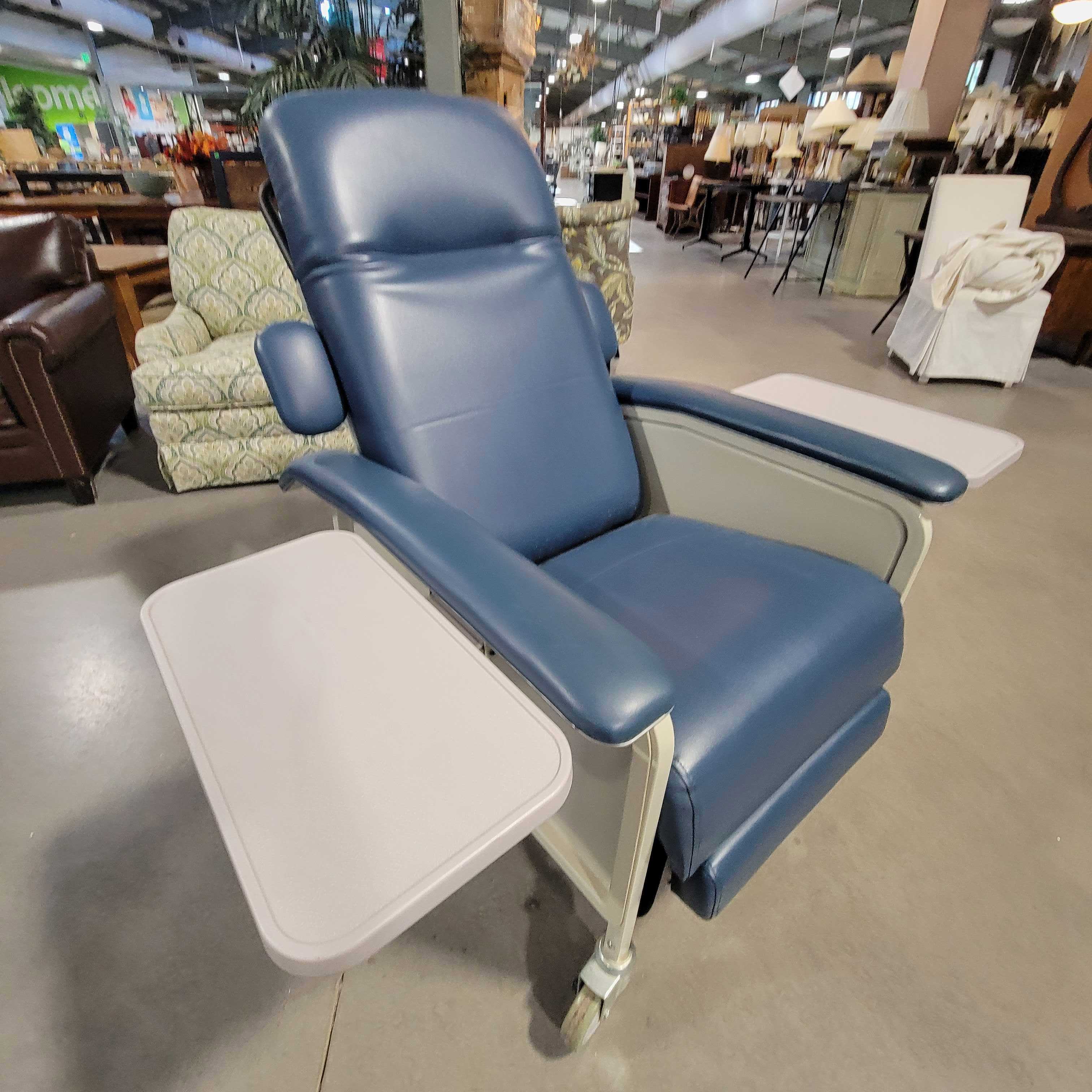 32"x 52"x 43" Drive Blue Medical Clinical Care Recliner